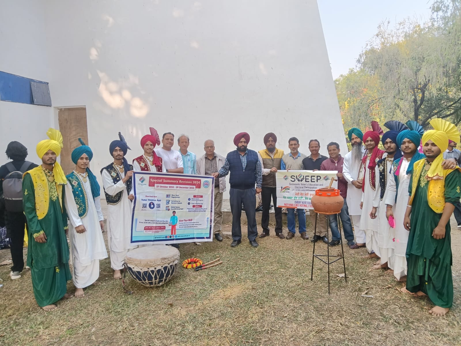 स्वीप टीम ने पंजाबी यूनिवर्सिटी परिसर में मतदाता पंजीकरण का संदेश दिया